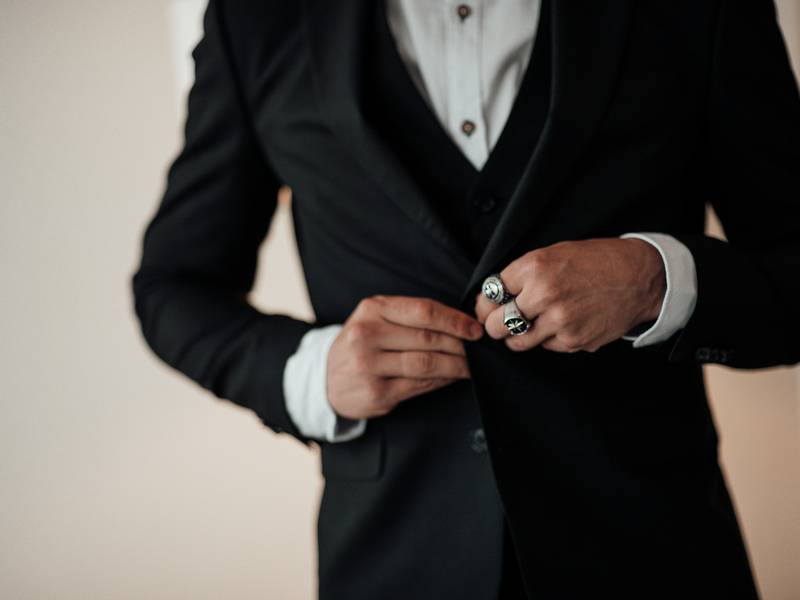 Wedding Suit Rental: Reflect Presence & Character on Your Big Day
