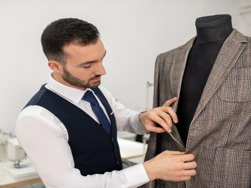 Made-to-Measure Suits Near Royal Oak, MI: Elevate Your Standard