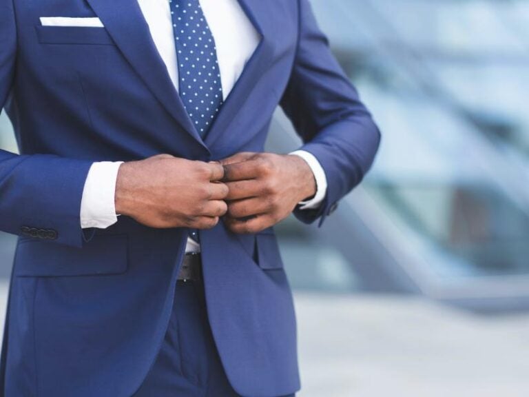 Why Novi, MI Professionals Choose a Nearby Men’s Tailor for Custom Smart-Casual Tailoring
